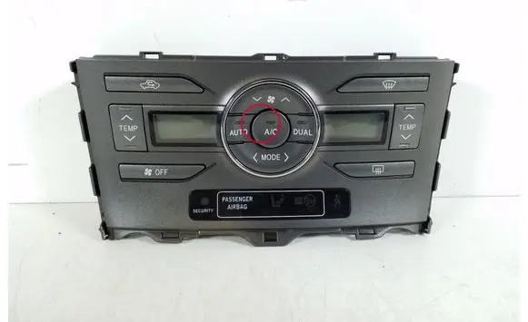 Toyota Auris 150 Air conditioner control unit module 55900-02230