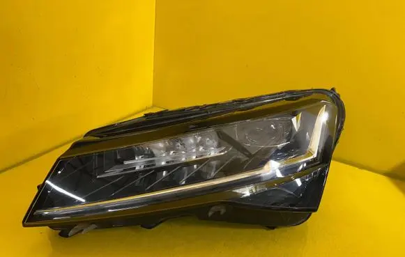 Skoda Superb B8 (3V) Headlight/headlamp 3V1941015D