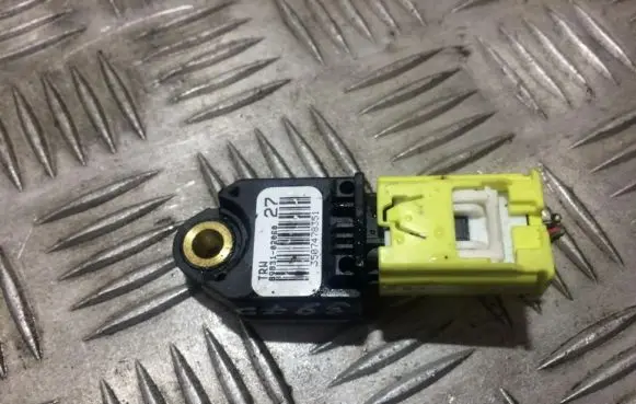 Toyota Auris 150 Airbag deployment crash/impact sensor 8983102060 89831-02060