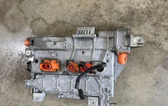 Nissan Leaf I (ZE0) Voltage converter inverter 
