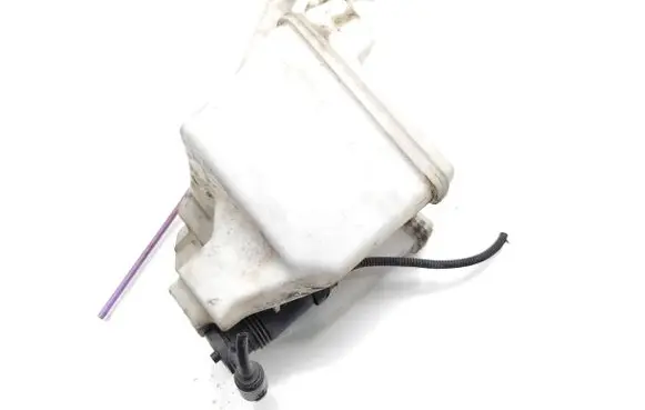 Nissan Juke I F15 Windshield washer fluid reservoir/tank 