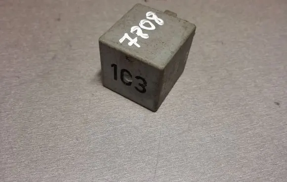 Volkswagen PASSAT B5 Other relay 357911253 50237003