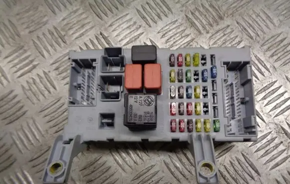 Fiat Albea Fuse box cover 46821170