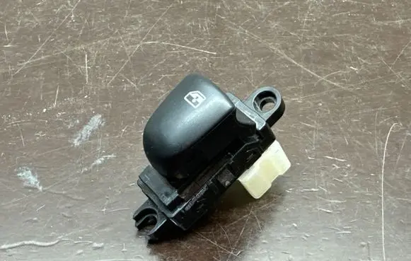 Renault Koleos II Electric window control switch