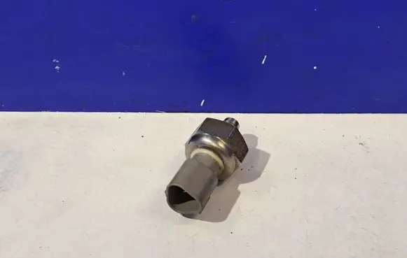 Volvo XC60 Fuel pressure sensor 32203286