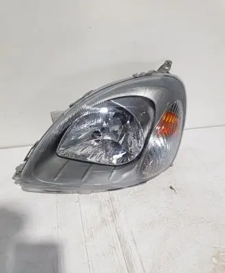 Toyota Yaris Headlight/headlamp 89006034