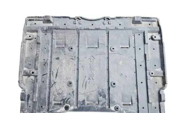 Center/middle under tray cover