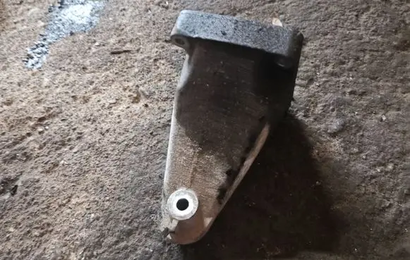 Mercedes-Benz E W211 Engine mounting bracket