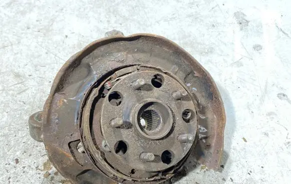 Rear wheel hub spindle/knuckle