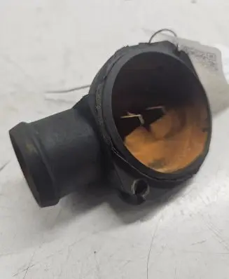 Volvo S70 V70 V70 XC Thermostat housing 074121121B