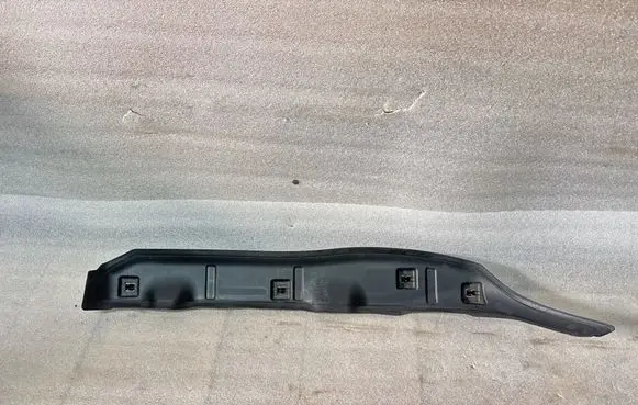 BMW i5 G60 Fender end trim 5A0A905