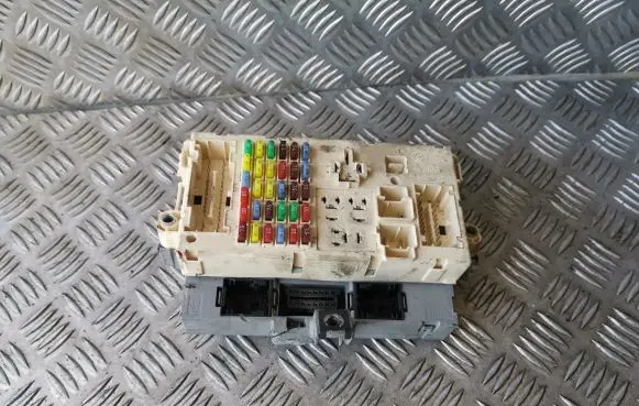 Alfa Romeo 159 Fuse module 50507093