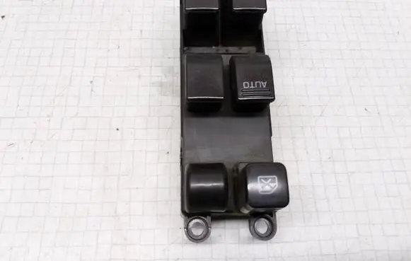 Nissan Almera Electric window control switch