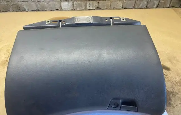 Glove box