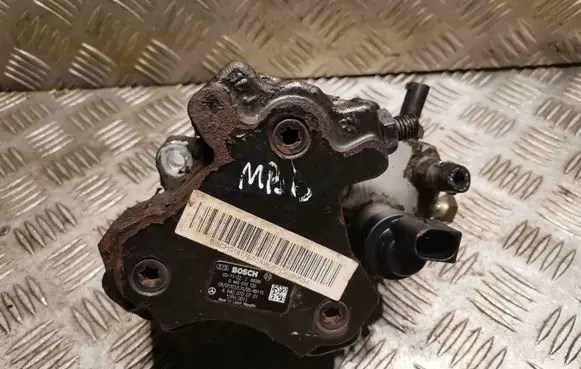 Mercedes-Benz B W245 Mechanical fuel pump A6400700701 6400700701
