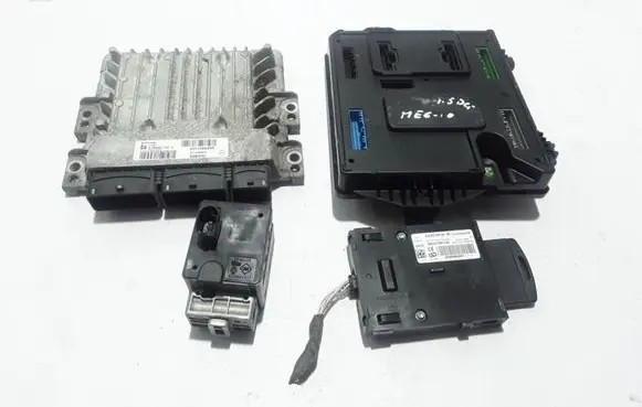 Renault Megane III Engine ECU kit and lock set 