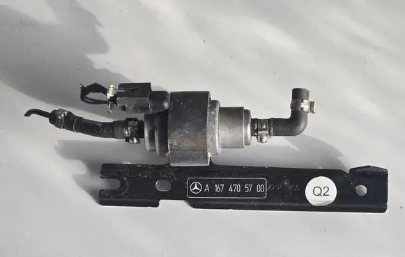 Mercedes-Benz GLS X167 Webasto auxiliary heater fuel pump A1674705700