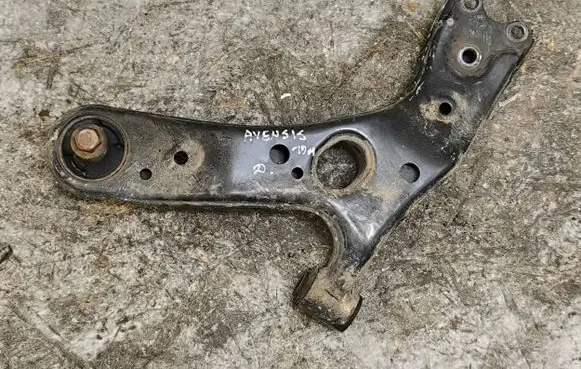Toyota Avensis T270 Front lower control arm/wishbone