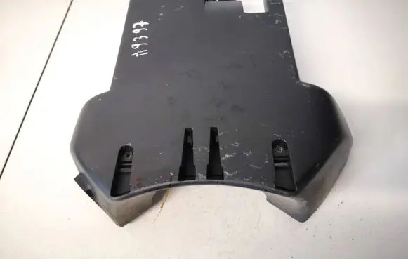Renault Megane III Steering wheel column trim