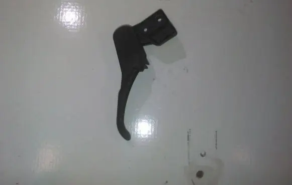 Volkswagen PASSAT B5 Engine bonnet (hood) release handle 3b1823533