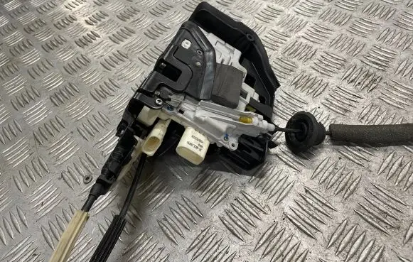 Audi A8 S8 D4 4H Front door lock 4H2837015E