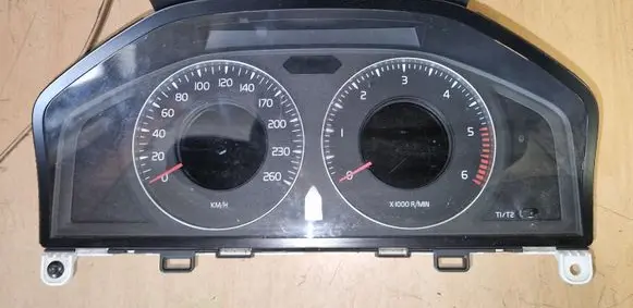 Speedometer (instrument cluster)
