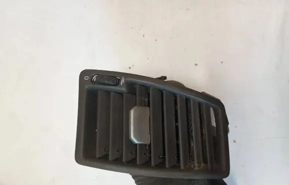 Volvo XC90 Dash center air vent grill 3409399