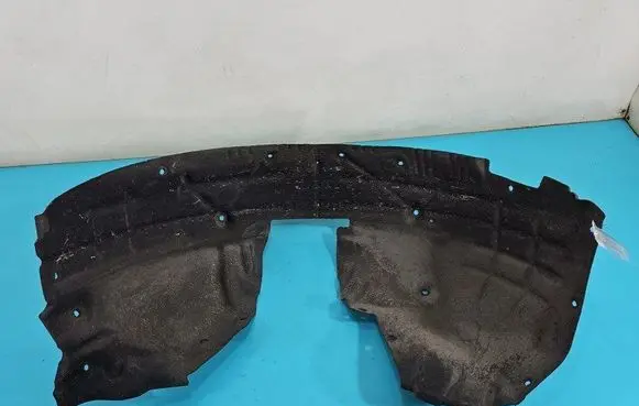 Front wheel arch liner splash guards
