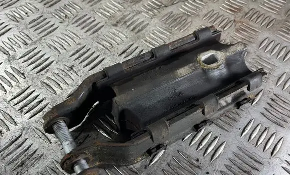 Volvo XC60 Engine mount bracket 31262935