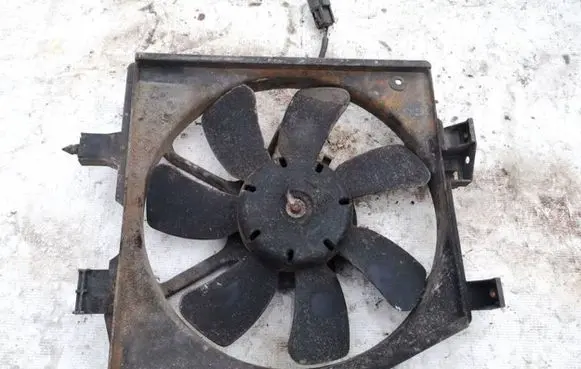 Mazda Premacy Radiator cooling fan shroud