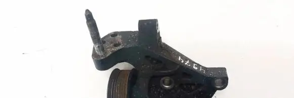 Toyota RAV 4 (XA30) Engine mounting bracket 1231526020 12315-26020
