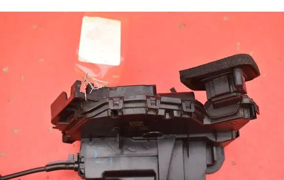 Skoda Fabia Mk3 (NJ) Rear door lock 5TA839015D