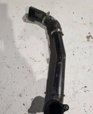 Volkswagen PASSAT B8 Intercooler hose/pipe 04L145770H