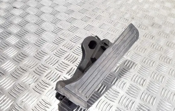 Volkswagen PASSAT B7 Accelerator throttle pedal 1K1723503AA