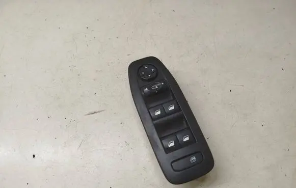 Peugeot 208 I Electric window control switch 96749624ZD