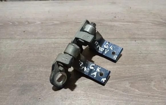 Rear door hinge set