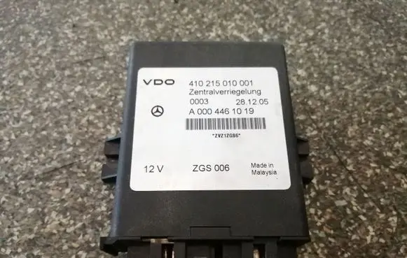 Mercedes-Benz Sprinter W901 W902 W903 W904 Door central lock control unit/module A0004461019