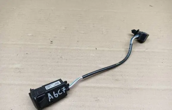 Audi A6 S6 C7 4G AUX in-socket connector 4G0035474 20031964 AU8991