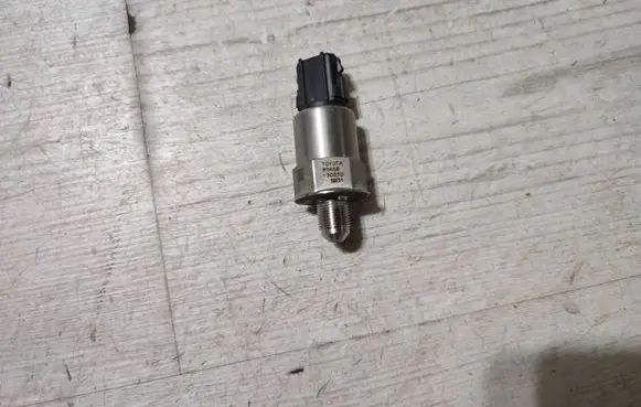 Lexus RC Fuel pressure sensor 8945830030