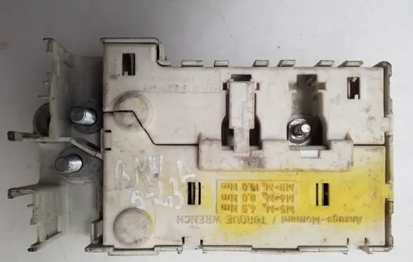 BMW 5 E39 Fuse module 8370638