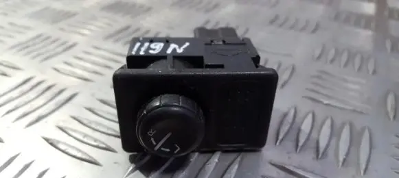 Nissan Almera N16 Wing mirror switch