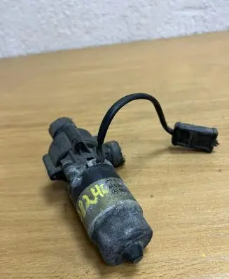 Mercedes-Benz E W124 Water pump 0008359464 D8246