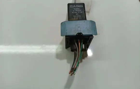 Citroen DS3 Glow plug pre-heat relay 51299049