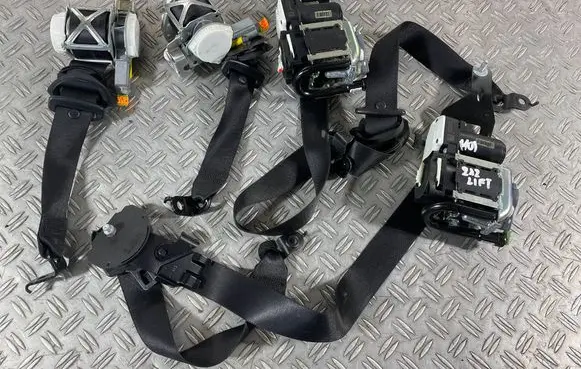 Mercedes-Benz E W212 Front seatbelt 620048100
