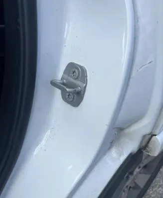Jeep Grand Cherokee Rear door lock loop/hook striker 