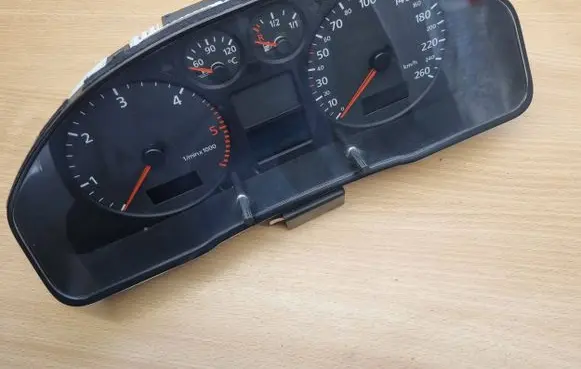 Audi A4 S4 B5 8D Speedometer (instrument cluster) 8D0920900M