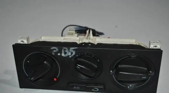 Volkswagen PASSAT B5 Climate control unit 1J0820045E