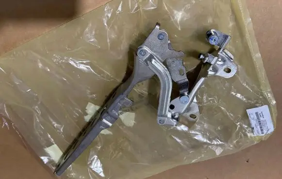 Porsche Macan (95B) Engine bonnet/hood hinges 95B823301F
