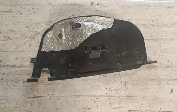 Volkswagen Touareg II Heat shield in engine bay 7P6819512C 7P6819512
