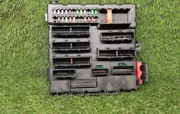 Opel Vectra C Power management control unit 13205774 51916002